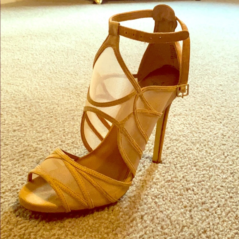 Steve Madden nude heels. Size 9